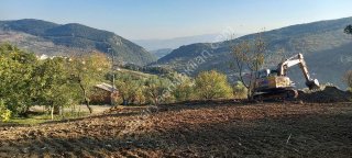 GEYVE MELEKŞESOLAK KÖYÜ'NÜN MANZARALI ARSALARINDAN % 40 İMARLI 1005 m²