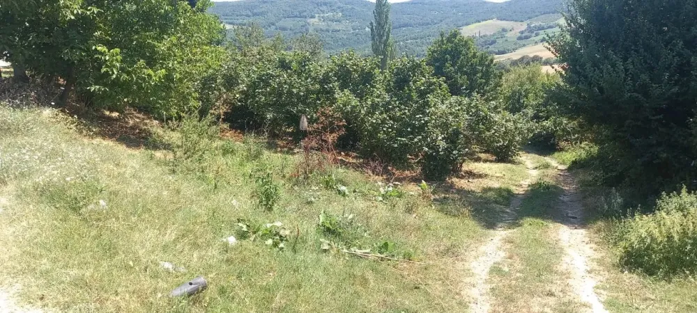 AVCI EMLAK'TAN GEYVE AKINCI HOCALAR KÖYÜNDE % 40 KONUT İMARLI 833 m2 MANZARALI ARSA