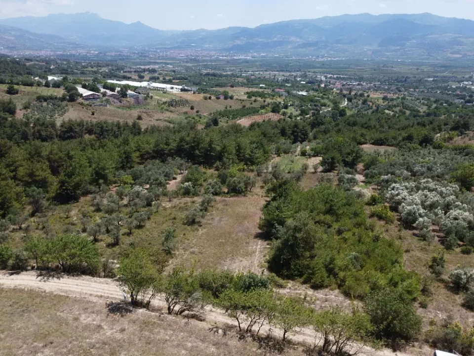 AVCI EMLAK'TAN PAMUKOVA İLÇESİ TEŞVİKİYE KÖYÜNDE MANZARALI YATIRIMLIK 724 m² YOLA CEPHE TİNY HOUSE İÇİN İDEAL