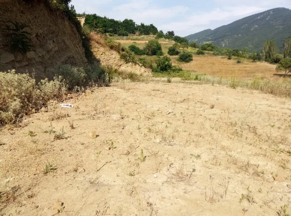 AVCI EMLAK'TAN GEYVE KARACAÖREN KÖYÜNDE 1020 m2 % 40 İMARLI MANZARALI HESAPLI ARSA