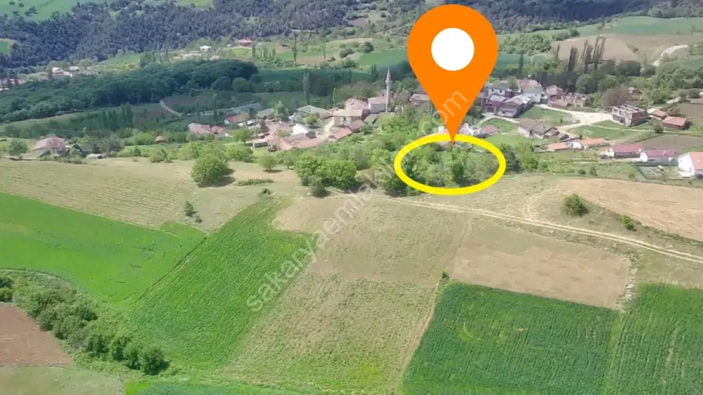 GEYVE KARACAÖREN KÖYÜNDE 1763 m² TAMAMI İMARLI MANZARALI KAÇIRILMAYACAK ARSA