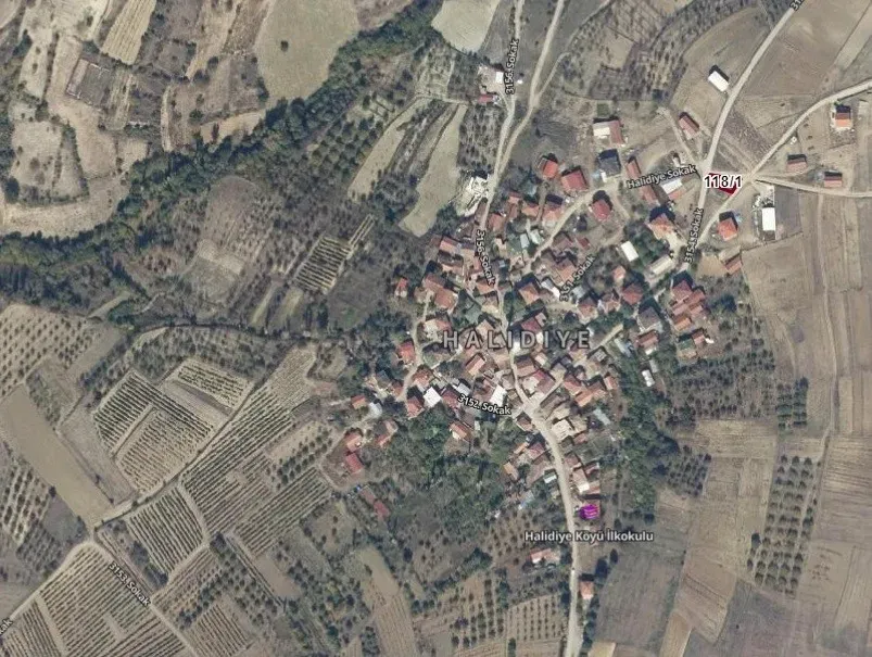 GEYVE HALİDİYE'DE  SATILIK ARSA