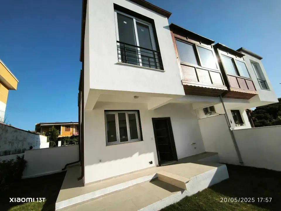 İzmir Seferihisar Payamlı Da Geneş Bahçeli Satılık 3+1 Villa