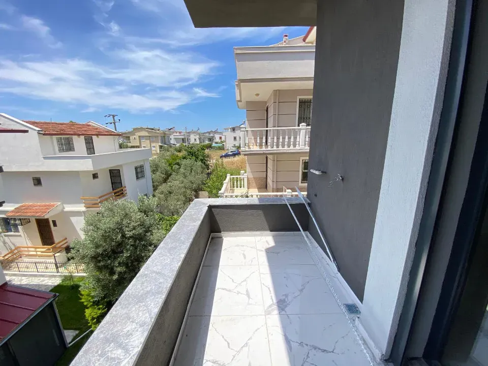 Menderes Özdere de Geneş Bahçeli Satılık Sıfır 3+1 Villa