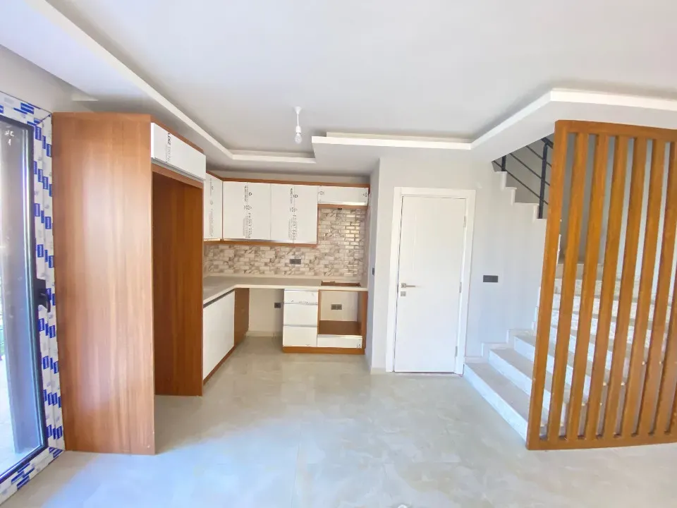 Doğanbey De Denize 300M2 Mustakil Bahçeli Satılık 3+1 Villa
