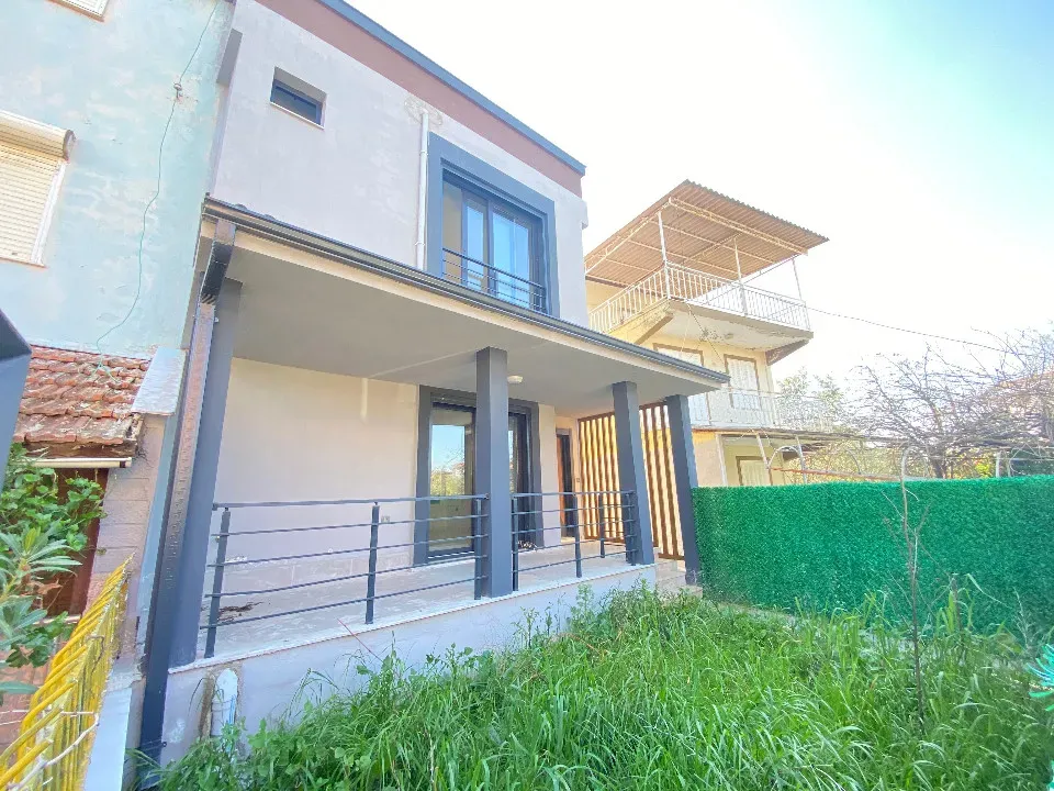 Doğanbey De Denize 300M2 Mustakil Bahçeli Satılık 3+1 Villa