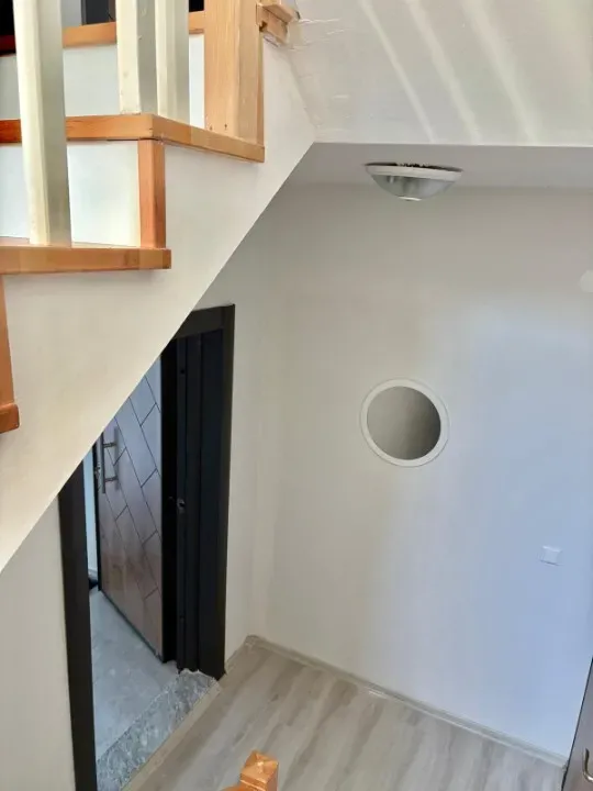 Sakarya / Sapanca / Kırkpınar Soğuksu Mh.BAĞDAT CD.YAKINI 3 KATLI VİLLA