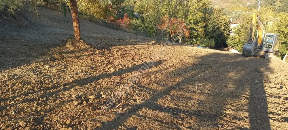 GEYVE MELEKŞESOLAK KÖYÜ'NÜN MANZARALI ARSALARINDAN % 40 İMARLI 1005 m²