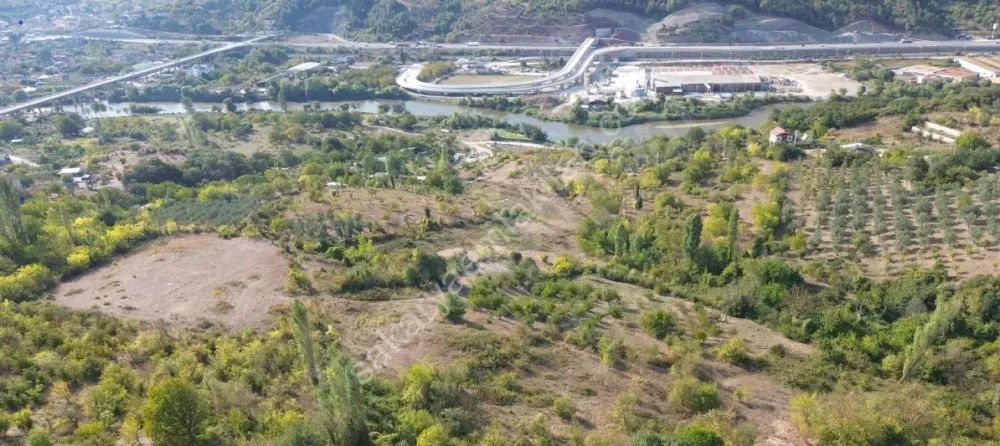 ARAÇ TAKASLI - GEYVE ALİFUATPAŞA'DA 2950 m² MANZARALI HESAPLI ARAZİ