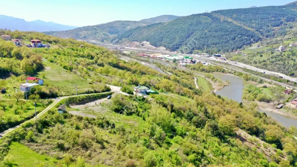 ARAÇ TAKASLI - GEYVE ALİFUATPAŞA'DA 2950 m² MANZARALI HESAPLI ARAZİ