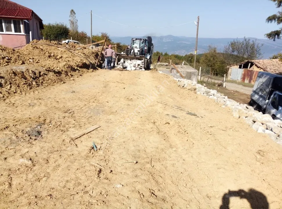 İNŞAAT RUHSATI HAZIR ! 828 m² İMARLI MANZARALI İLÇEYE YAKIN ARSA