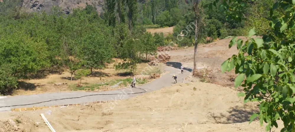 GEYVE AHİBABA KÖYÜNDE 1766 m² İMARLI, MANZARALI, 3'e BÖLÜNEBİLİR YATIRIM DEĞERİ YÜKSEK ARSA