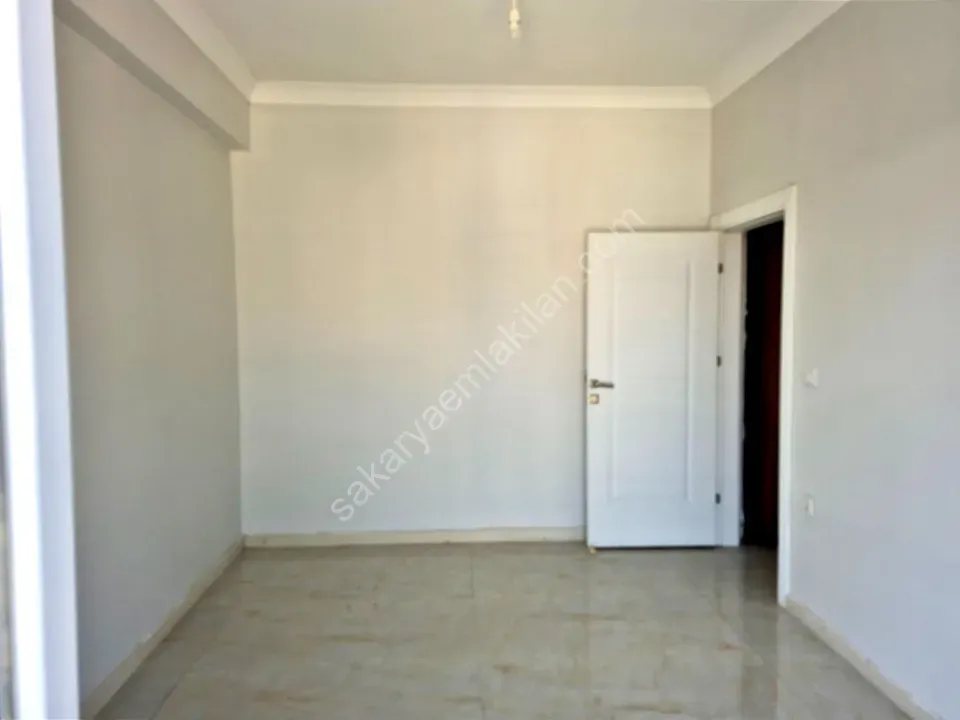 ADAPAZARI AKINCILAR MAHALLESİNDE SATILIK 2+1 DAİRE