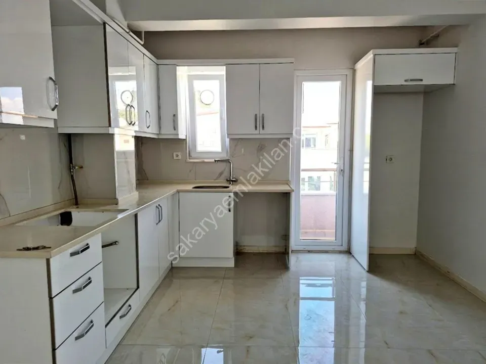 ADAPAZARI AKINCILAR MAHALLESİNDE SATILIK 2+1 DAİRE