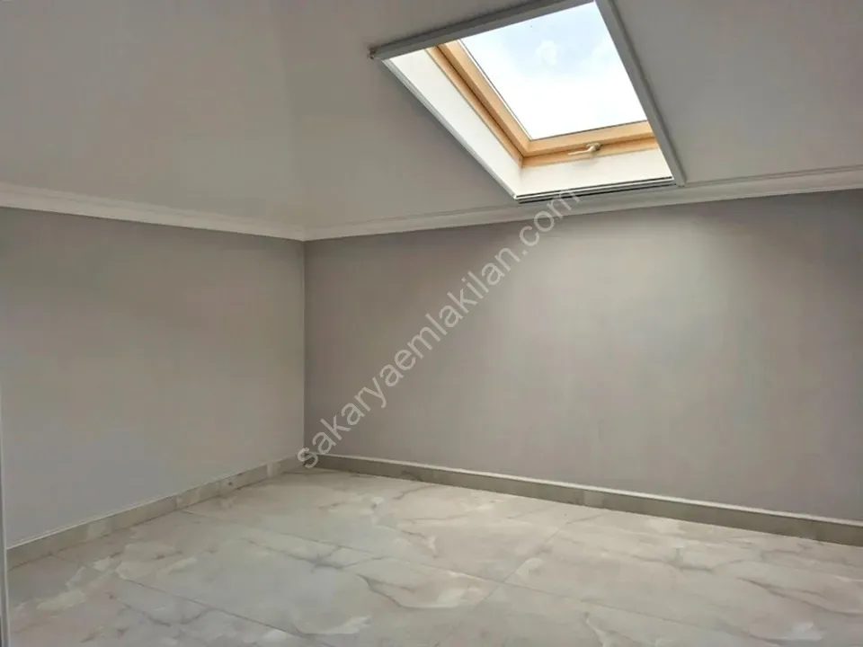 ADAPAZARI GÜNEŞLER MAHALLESİNDE SATILIK 5+1 DUBLEKS DAİRE