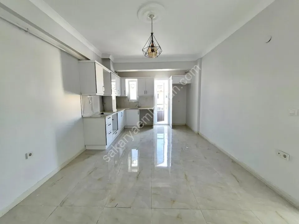 ADAPAZARI AKINCILAR MAHALLESİNDE KİRALIK 2+1 DAİRE