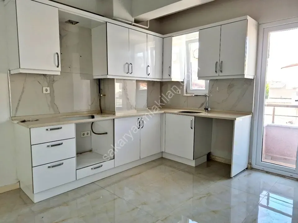 ADAPAZARI AKINCILAR MAHALLESİNDE KİRALIK 2+1 DAİRE