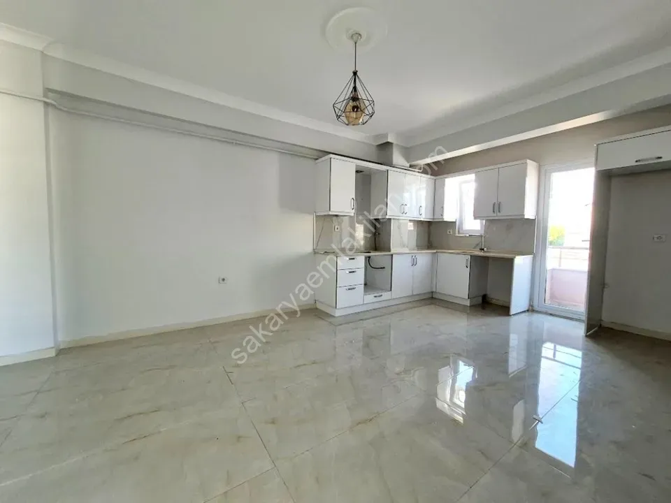 ADAPAZARI AKINCILAR MAHALLESİNDE KİRALIK 2+1 DAİRE