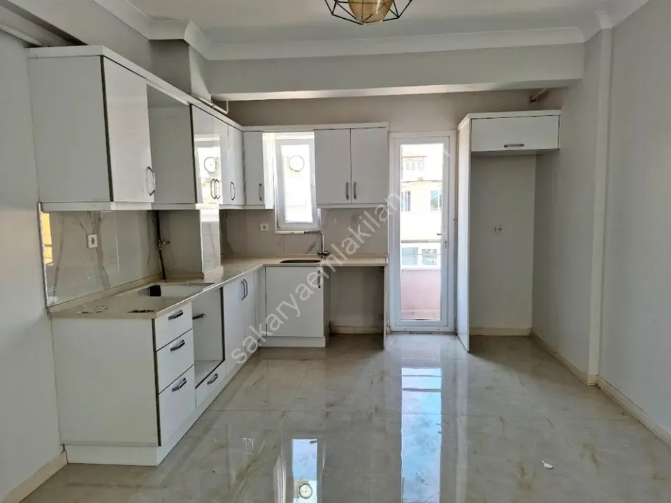 ADAPAZARI AKINCILAR MAHALLESİNDE KİRALIK 2+1 DAİRE