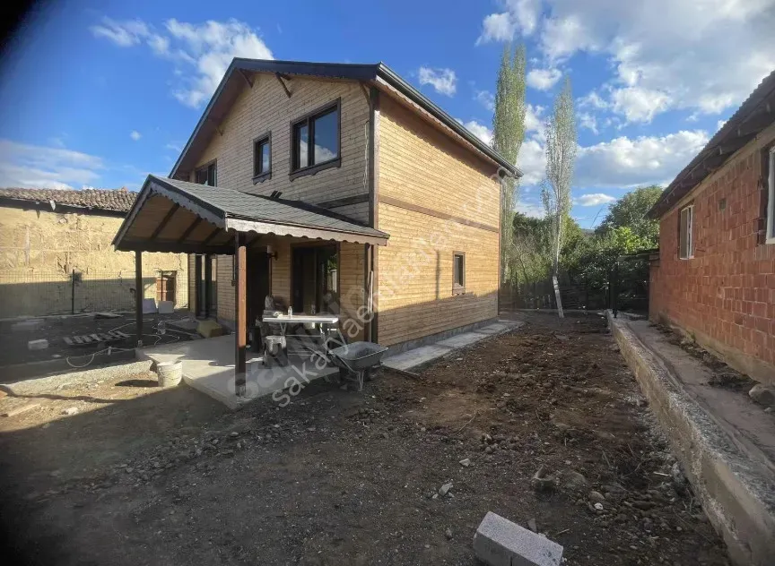 GEYVE ÇAMLIK KÖYÜNDE MUHTEŞEM VİLLA