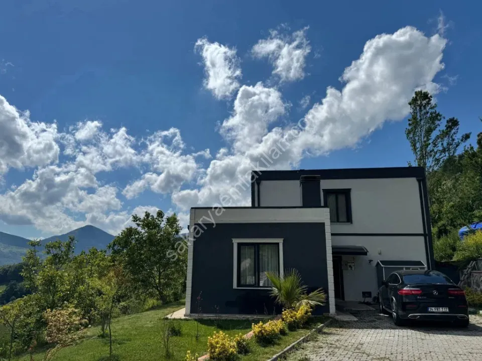 Sakarya -Geyve Akıncı Mahallesinde  5+1 Dublex Köy Evi