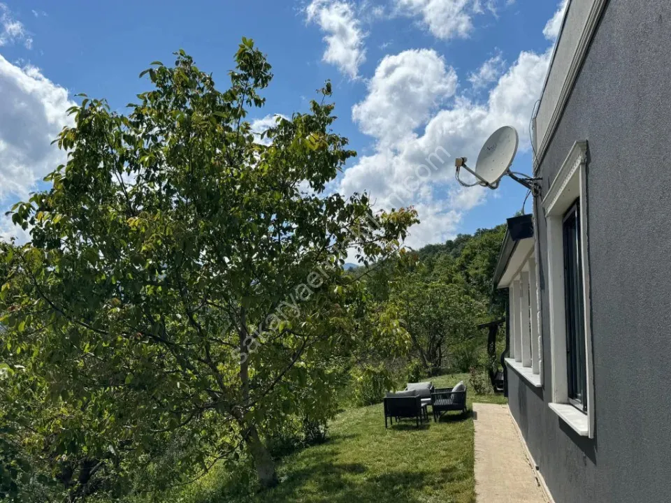 Sakarya -Geyve Akıncı Mahallesinde  5+1 Dublex Köy Evi