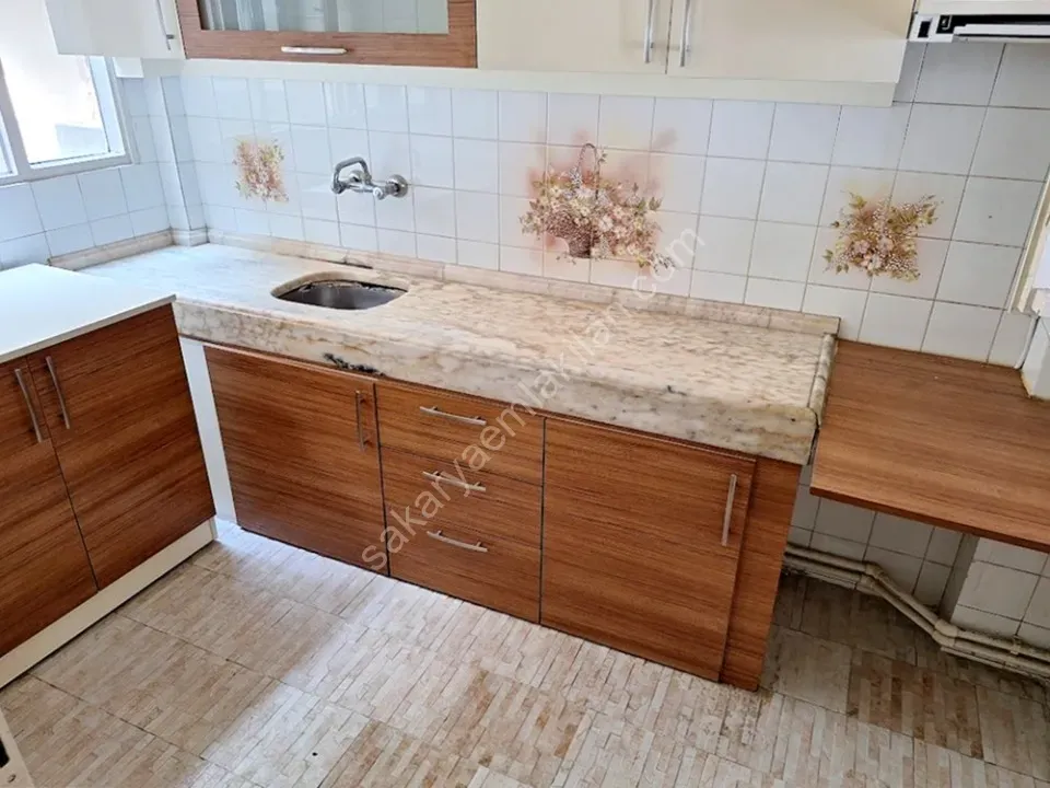 ADAPAZARI MERKEZDE KİRALIK 3+1 DAİRE