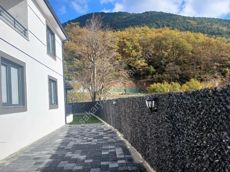 Pamukova Kazimiye köyü 415m2 Arsa icerisinde Satılık Dublex villa