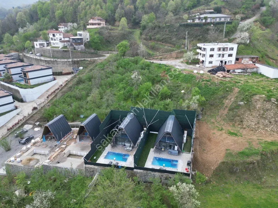 Sapanca’da Sükûnetin Kalbinde Manzaralı 1.270 m² Arsa