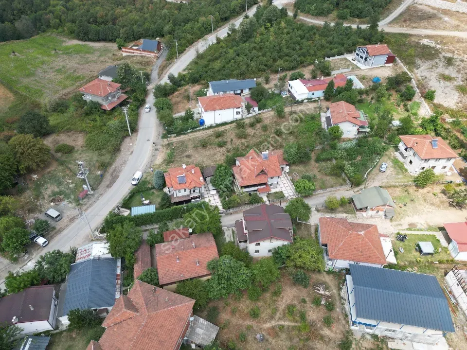 Sapanca Hacımercan Mahallesinde 1635 m² Arazi  (İmar Sınırında)