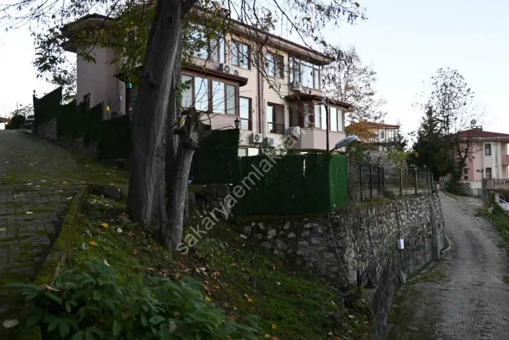 Daire Fiyatına Göl Manzaralı Villa