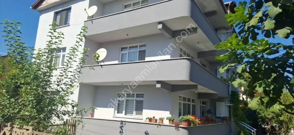 ADA CADDESİ'NDE AİLE APARTMANINDA FERAH GENİŞ SATILIK DAİRE