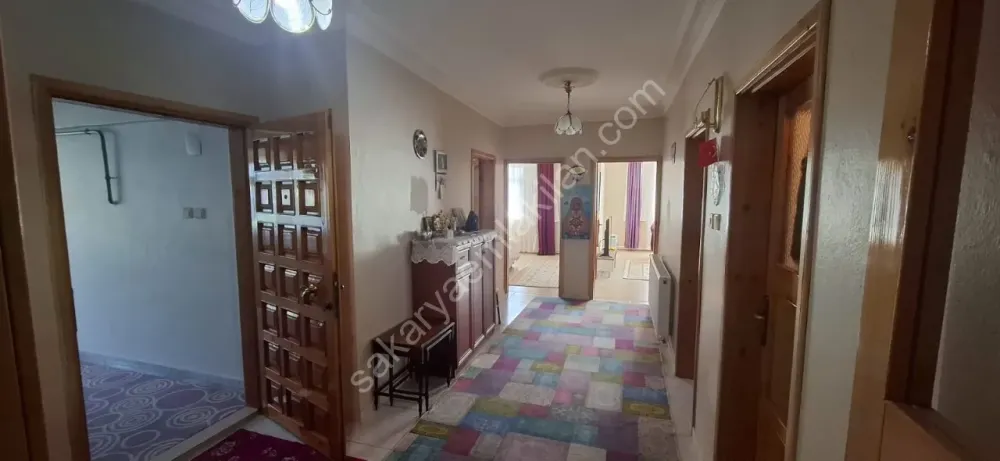 ADA CADDESİ'NDE AİLE APARTMANINDA FERAH GENİŞ SATILIK DAİRE