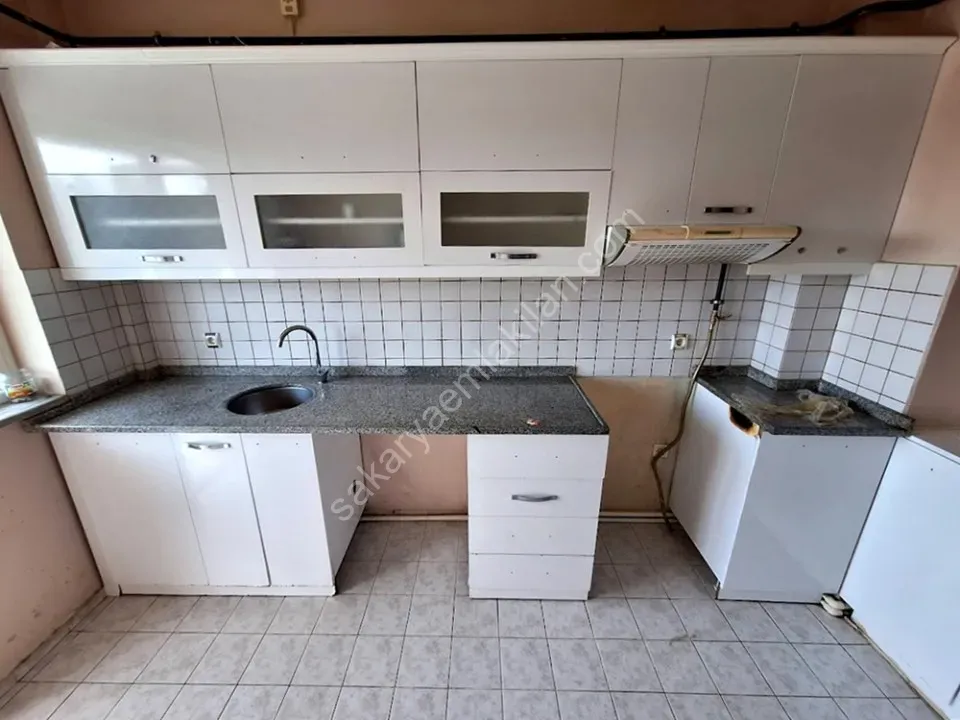 ADAPAZARI KARAMAN MAHALLESİNDE SATILIK 3+1 DAİRE