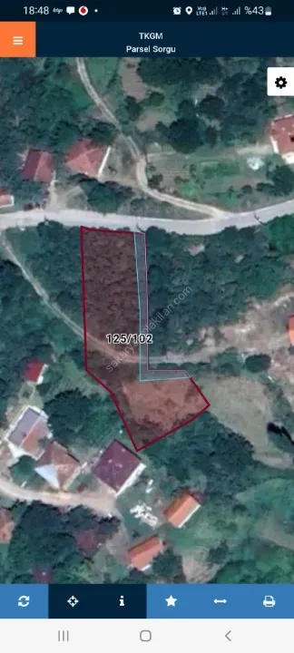 GEYVE AKINCI KÖYÜNDE MANZARALI 486 M² YOLA CEPHELİ HAZIR PROJELİ İMARLI FIRSAT ARSA