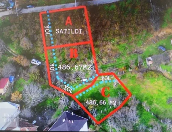 GEYVE AKINCI KÖYÜNDE MANZARALI 486 M² YOLA CEPHELİ HAZIR PROJELİ İMARLI FIRSAT ARSA