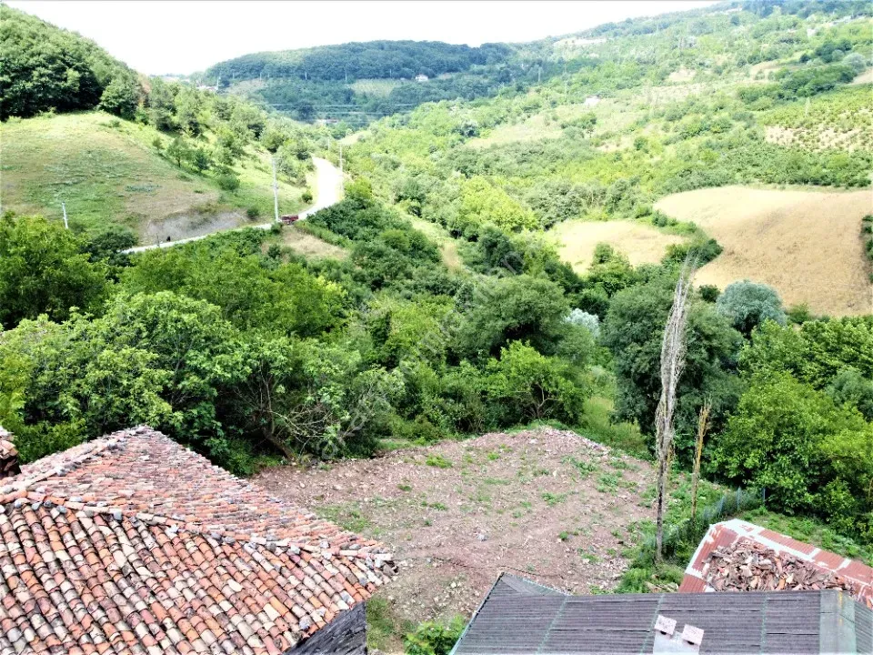 GEYVE AKINCI KÖYÜNDE 451 m² % 40 - 2 KAT KONUT İMARLI MANZARALI FIRSAT ARSA