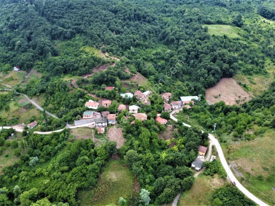 GEYVE AKINCI KÖYÜNDE 451 m² % 40 - 2 KAT KONUT İMARLI MANZARALI FIRSAT ARSA