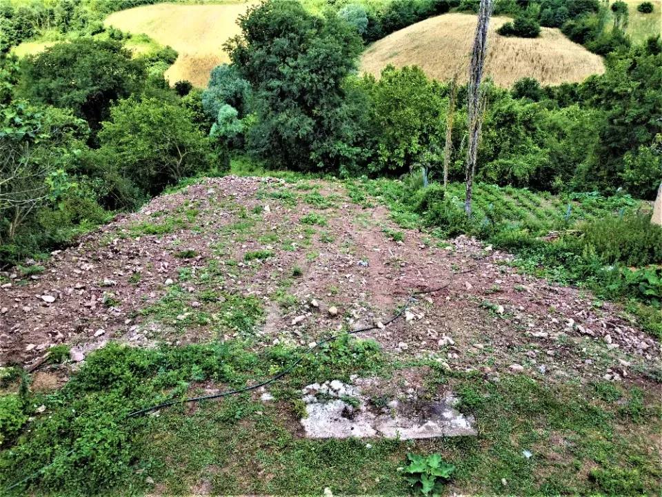 GEYVE AKINCI KÖYÜNDE 451 m² % 40 - 2 KAT KONUT İMARLI MANZARALI FIRSAT ARSA