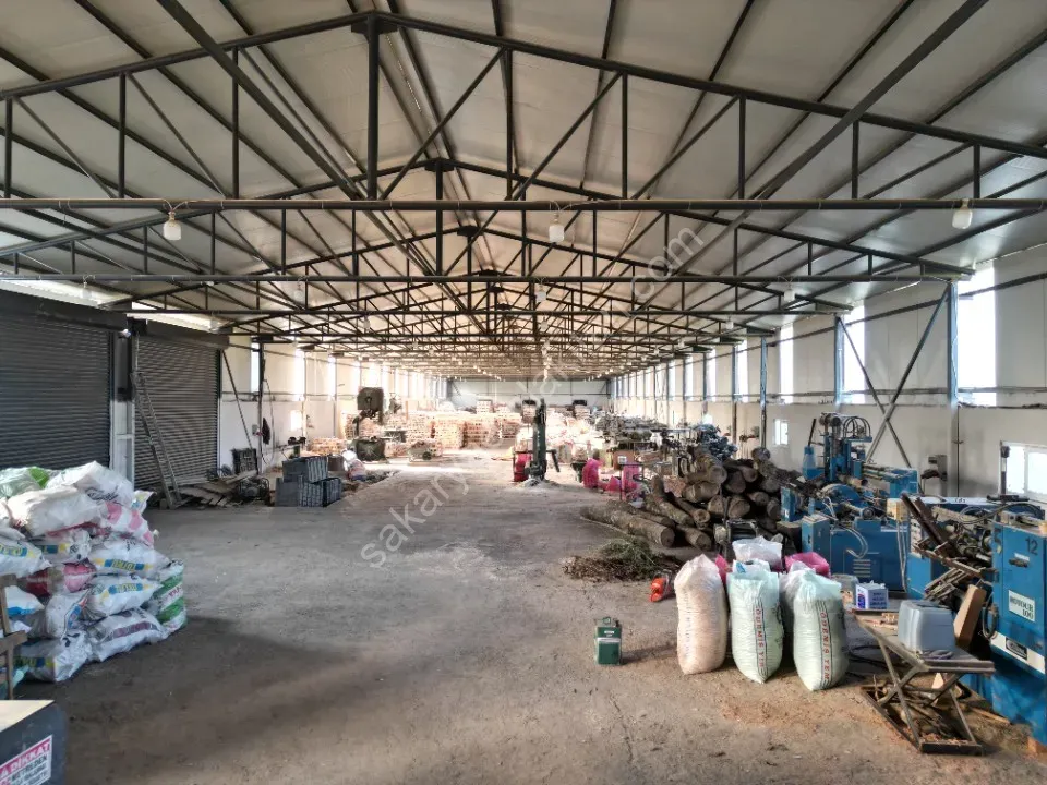 ESKİBEDİL / AKYAZI ÜRETİM TESİSİ KİRALIK 1.600 m2 ÇEVRE YOLUNA 800mt MESAFEDE