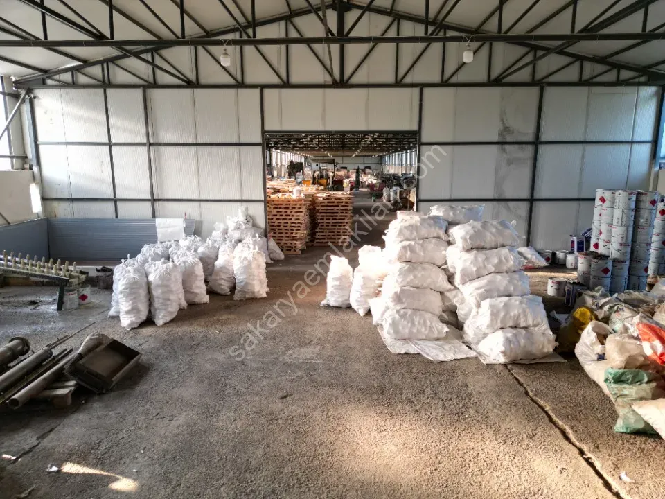 ESKİBEDİL / AKYAZI ÜRETİM TESİSİ KİRALIK 1.600 m2 ÇEVRE YOLUNA 800mt MESAFEDE