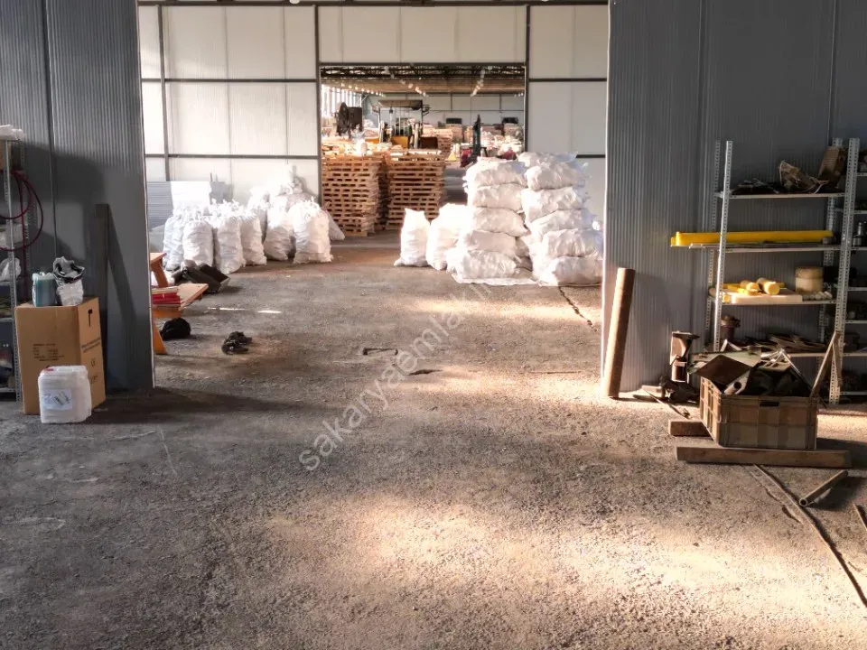 ESKİBEDİL / AKYAZI ÜRETİM TESİSİ KİRALIK 1.600 m2 ÇEVRE YOLUNA 800mt MESAFEDE