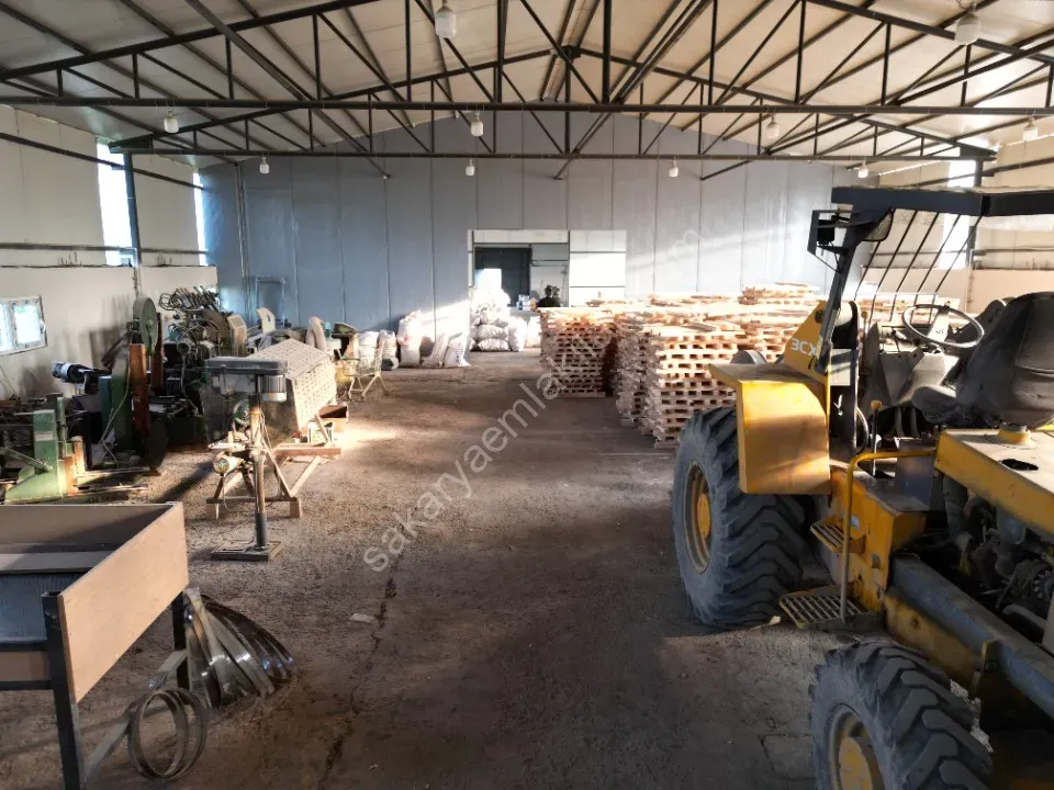 ESKİBEDİL / AKYAZI ÜRETİM TESİSİ KİRALIK 1.600 m2 ÇEVRE YOLUNA 800mt MESAFEDE