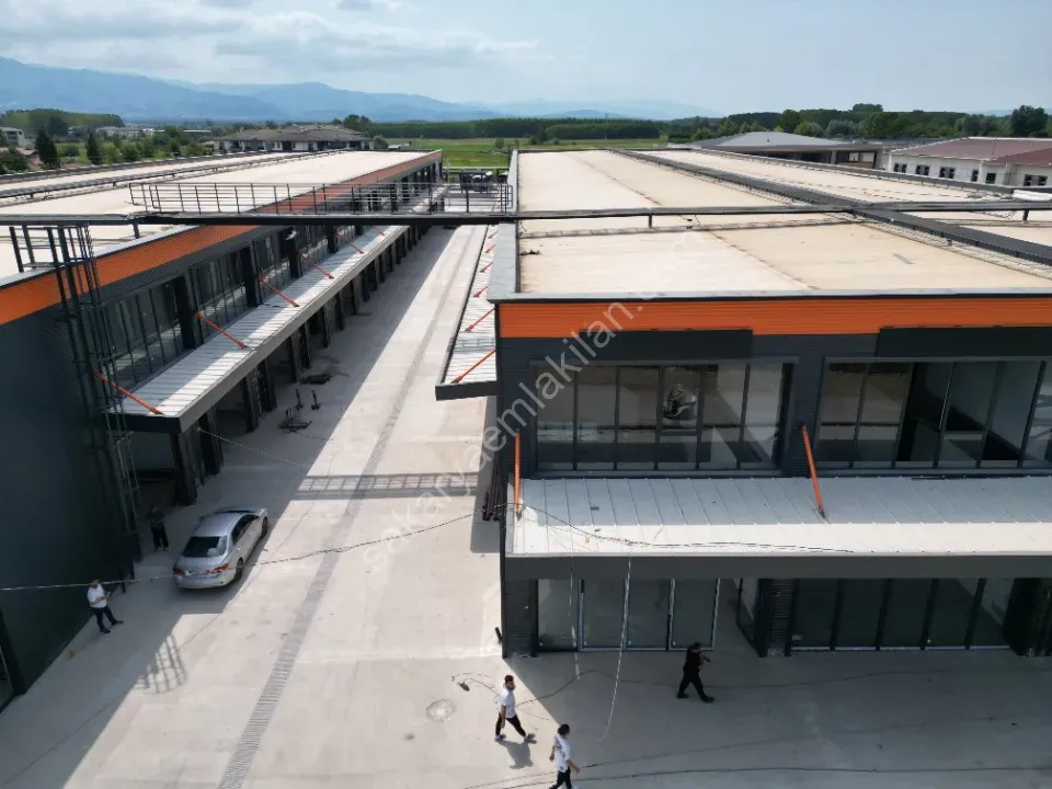 AKYAZI YENİ SANAYİ MERKEZİ SATILIK DÜKKAN 200 m2