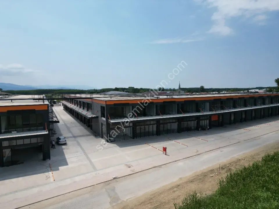AKYAZI YENİ SANAYİ MERKEZİ SATILIK DÜKKAN 200 m2