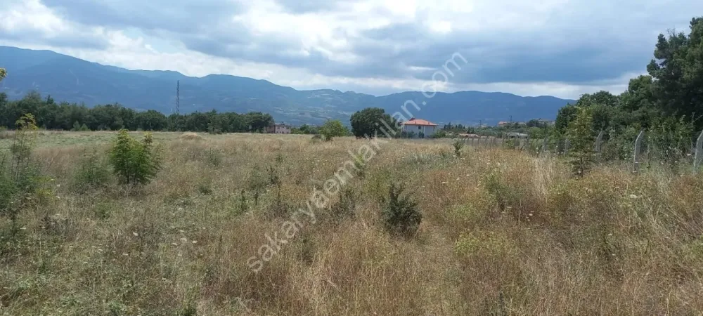 GEYVE DÜZAKÇAŞEHİR'DE 2 KAT KONUT İMARLI HESAPLI MANZARALI 663 m² ARSA