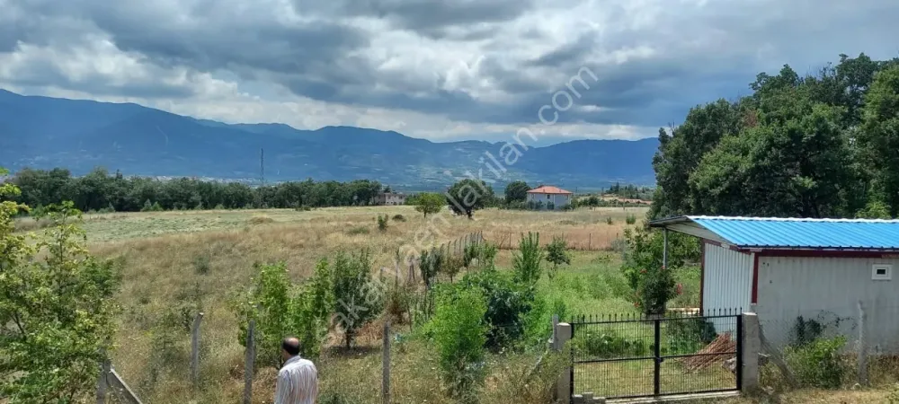 GEYVE DÜZAKÇAŞEHİR'DE 2 KAT KONUT İMARLI HESAPLI MANZARALI 663 m² ARSA