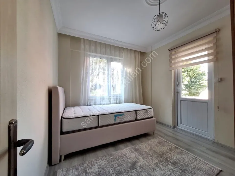 SERDİVAN MERKEZDE KİRALIK EŞYALI 1+1 APART DAİRE