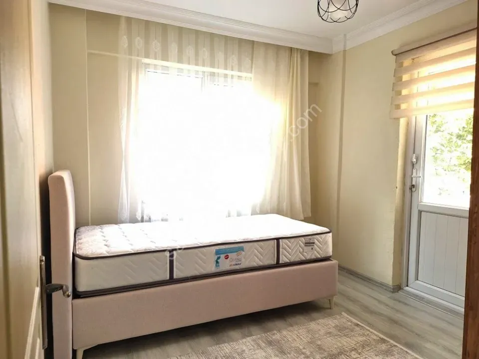 SERDİVAN MERKEZDE KİRALIK EŞYALI 1+1 APART DAİRE