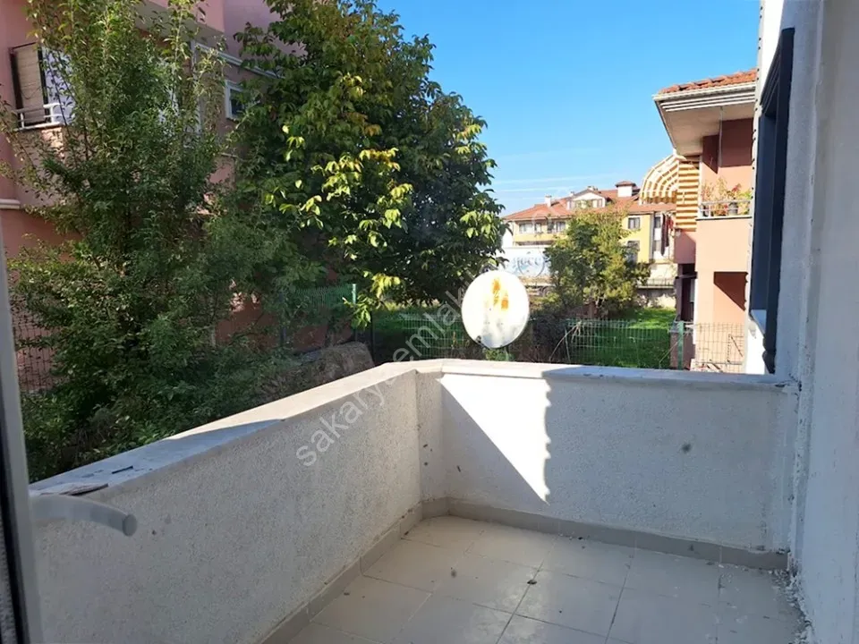 SERDİVAN MERKEZDE KİRALIK EŞYALI 1+1 APART DAİRE